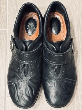 Women’s Black Leather  upper Casual Shoes Clark’s size 9,5 perfect condition